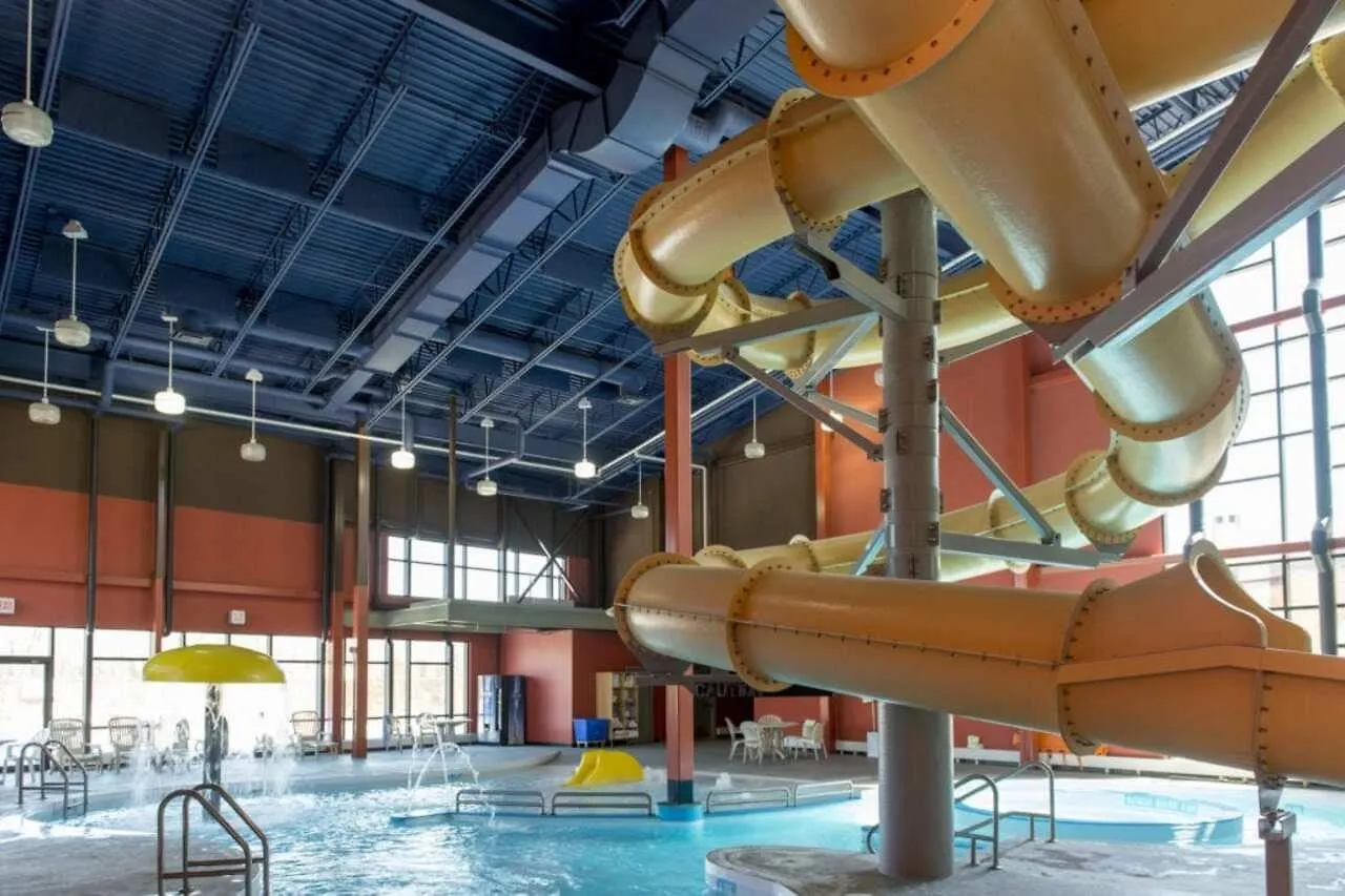 *** فندق Lakeview Hecla Resort كندا